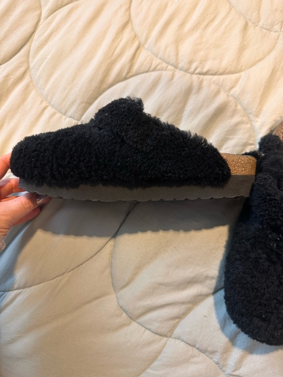 Papillio Shoes - BIRKENSTOCK / Papillon Cozy Black Fuzzy Slip-On Slippers